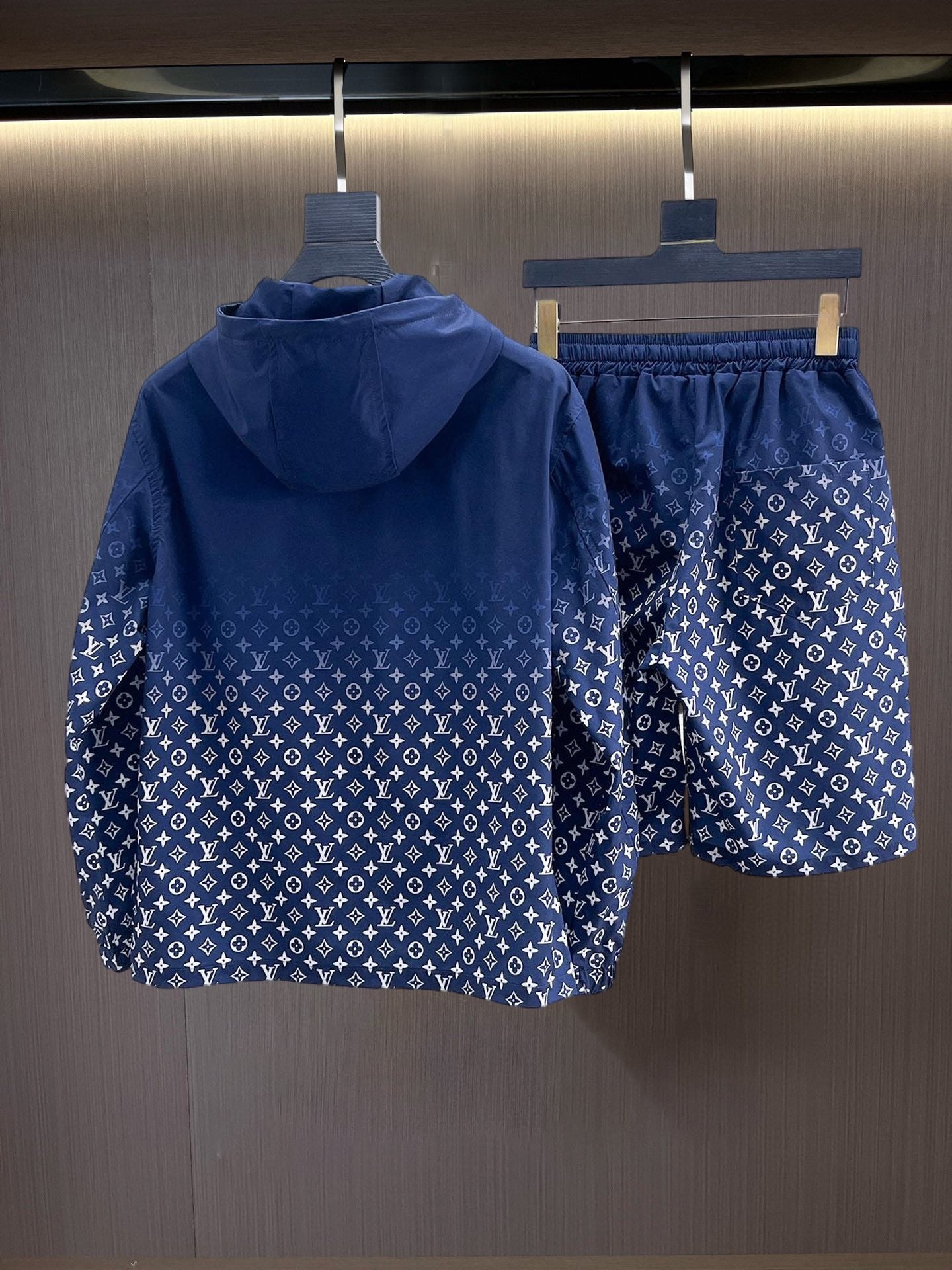 Ensemble bleu Lv